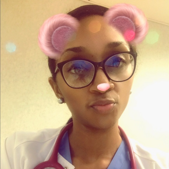 Meet your Posher, Eboni - Picture 1 of 1